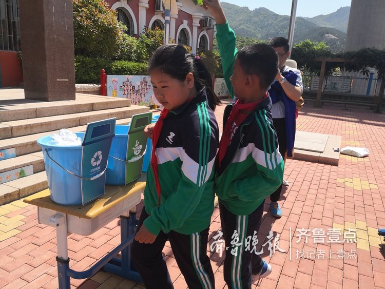 推廣垃圾分類，校車現場教學