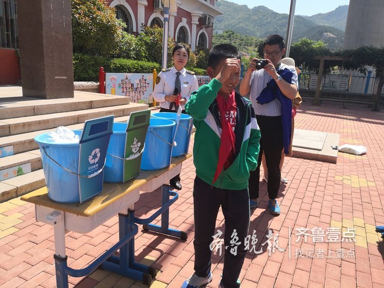 推廣垃圾分類，校車現場教學