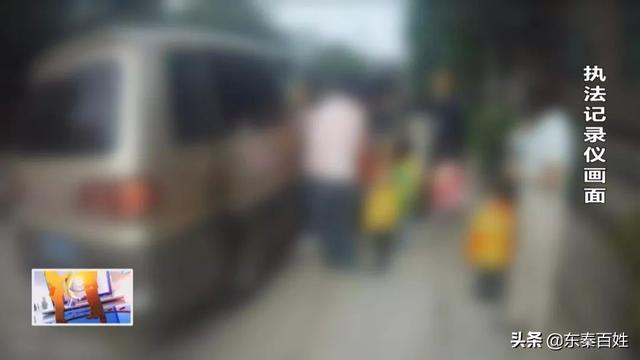 潼關：7座黑校車塞進24人 超載243%