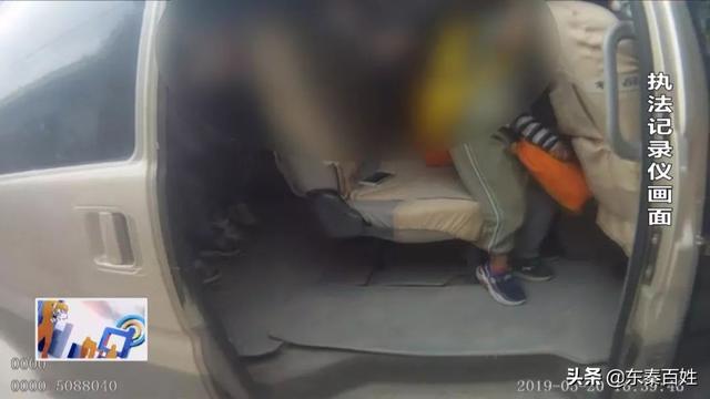 潼關：7座黑校車塞進24人 超載243%