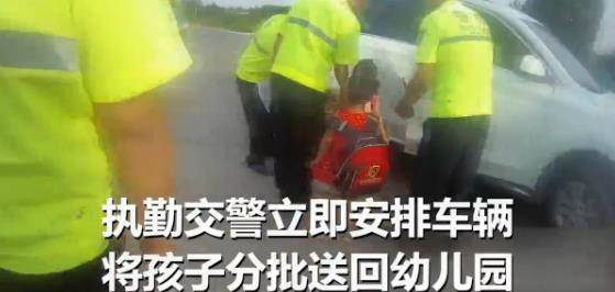 嚴重超員!“黑校車”核載9人實載19人 司機被拘 嚴重超員!“黑校車”核載9人實載19人 司機被拘