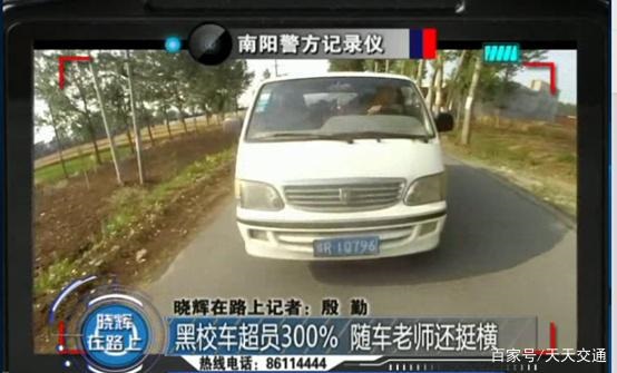 黑校車超員300%，隨車老師還挺橫，厲聲質問執勤民警！