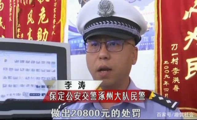 無牌無證黑送子車被查，女司機一問三不知，交警打開車門后傻眼了！