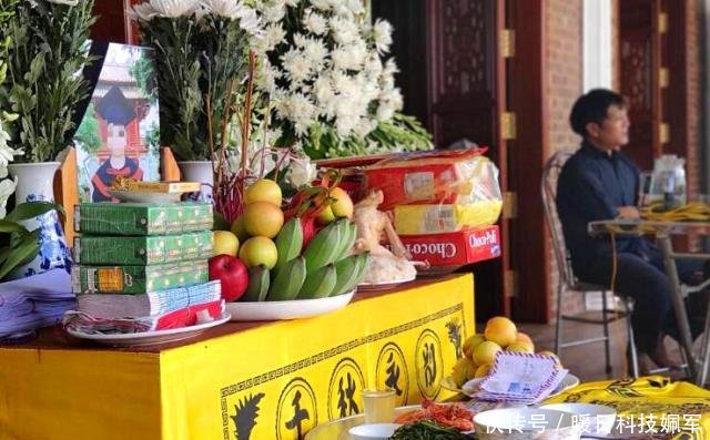 6歲男孩乘校車上學被遺忘在車里,下午被發現時已經死亡 6歲男孩乘校車上學被遺忘在車里,下午被發現時已經死亡