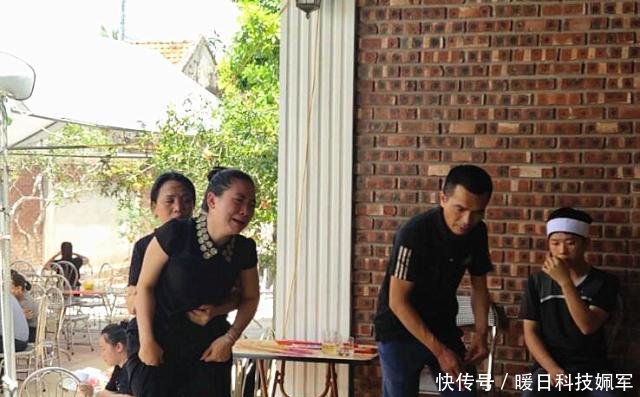 6歲男孩乘校車上學被遺忘在車里,下午被發現時已經死亡 6歲男孩乘校車上學被遺忘在車里,下午被發現時已經死亡