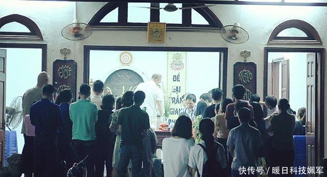 6歲男孩乘校車上學被遺忘在車里,下午被發現時已經死亡 6歲男孩乘校車上學被遺忘在車里,下午被發現時已經死亡