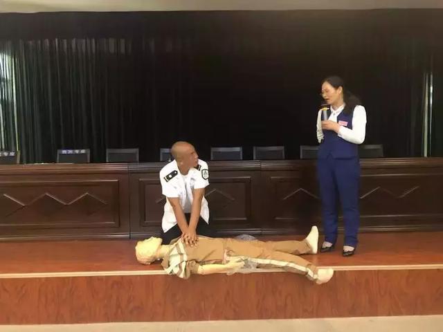 鹽湖區文旅投：組織召開“運澤林校車 2019年度安全培訓大會”