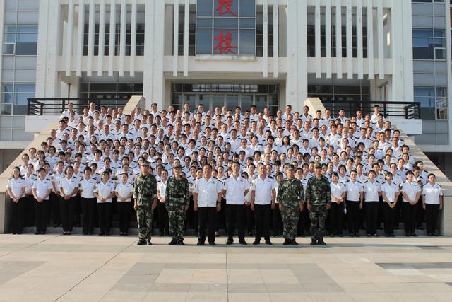 開學在即，膠州溫馨校車員工操場“點兵”