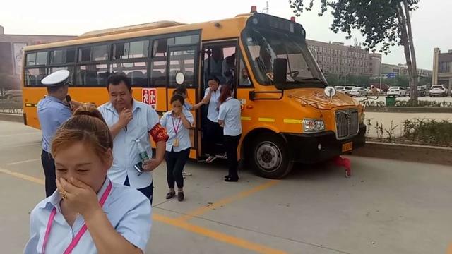 新學期未央交警深入校車單位宣講安全排查隱患