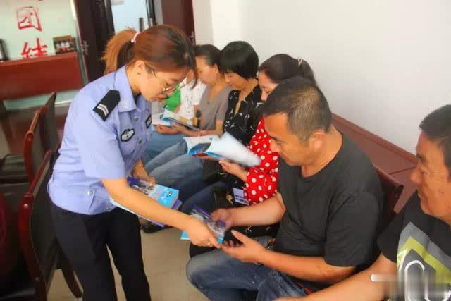 原平市公安局交警大隊深入校車公司開展交通安全宣傳活動