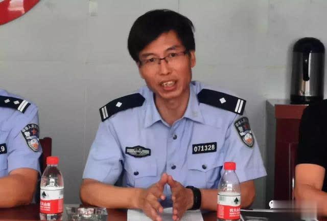 原平市公安局交警大隊深入校車公司開展交通安全宣傳活動