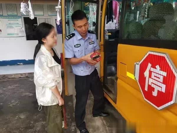 東坡交警：認真開展節前安全隱患排查