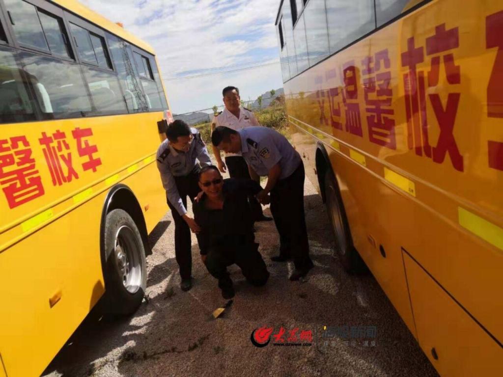 西海岸溫馨校車開展反恐防恐演練/ 西海岸溫馨校車開展反恐防恐演練