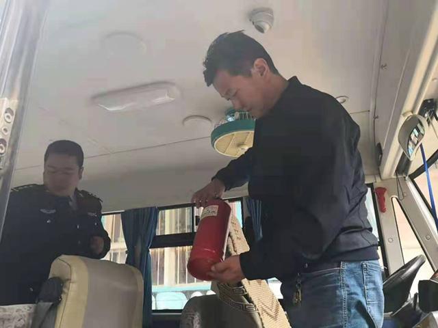 宕昌公安交警聯合縣教育局對全縣幼兒園校車開展交通 安全大排查大整治