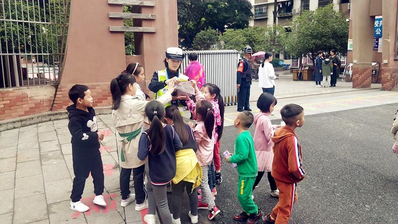 遂寧公安交警強化措施 著力打造“平安校園”