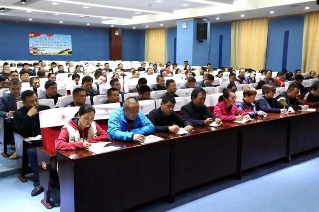 大荔縣教育局聯(lián)合公安和交通部門開展校車安全管理專題培訓(xùn)