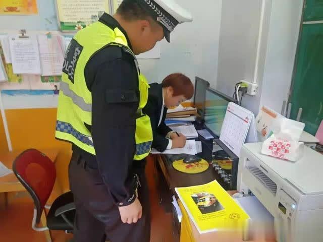 安康漢陰交警：“嚴(yán)管、嚴(yán)抓、細(xì)排查、強(qiáng)宣傳”規(guī)范校車管理為學(xué)生撐起安全防護(hù)傘