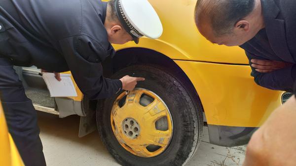 新鄭市聯合開展幼兒園校車安全大檢查