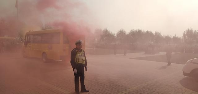 公路大隊進校園 開展交通事故演練