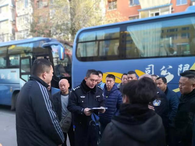 【朝陽交警持續推進“七進”活動 開展冬季交通安全進校園主題宣傳】 【朝陽交警持續推進“七進”活動 開展冬季交通安全進校園主題宣傳】