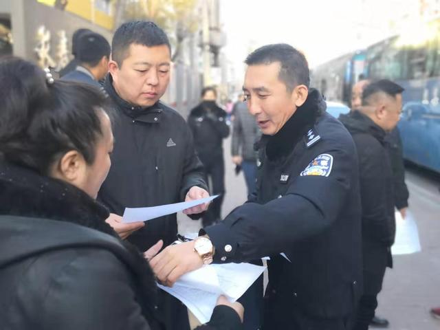 【朝陽交警持續推進“七進”活動 開展冬季交通安全進校園主題宣傳】 【朝陽交警持續推進“七進”活動 開展冬季交通安全進校園主題宣傳】