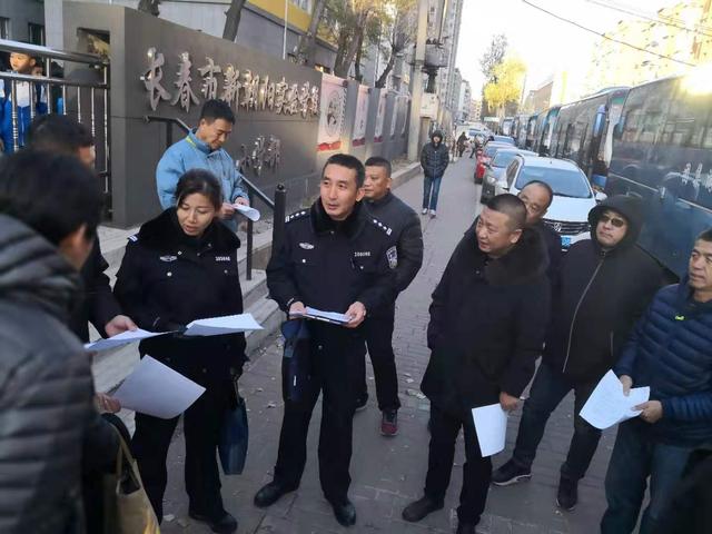 【朝陽交警持續推進“七進”活動 開展冬季交通安全進校園主題宣傳】 【朝陽交警持續推進“七進”活動 開展冬季交通安全進校園主題宣傳】