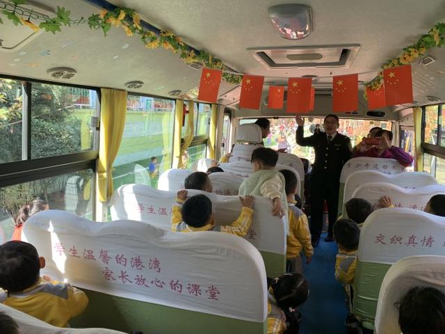 “大鼻子”校車開進幼兒園!給孩子們上堂安全課 “大鼻子”校車開進幼兒園!給孩子們上堂安全課