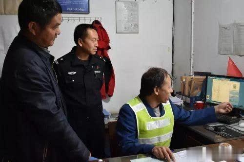 巍山交警聯(lián)合多部門深入轄區(qū)重點(diǎn)企業(yè)和學(xué)校開展冬季交通安全檢查