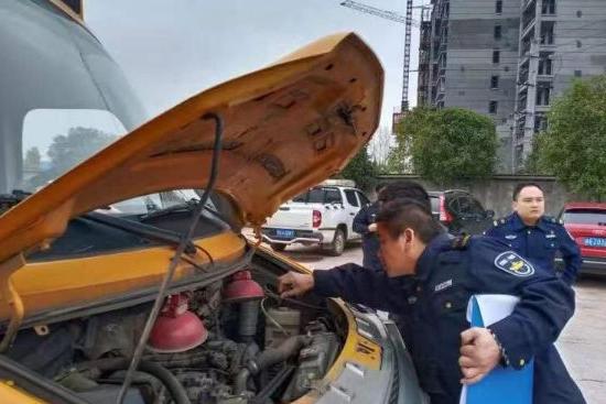黃花鎮：校車集體“體檢”，確保學生安全出行