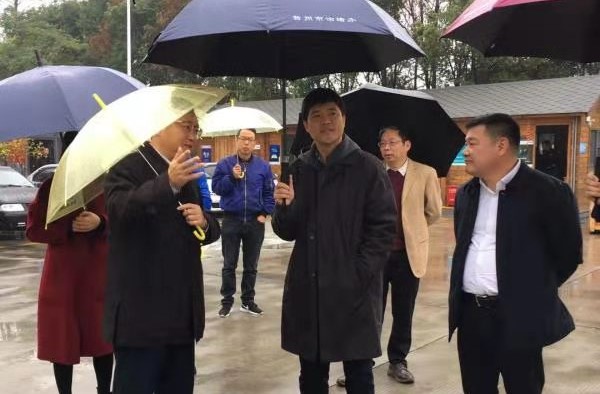 浙江省交通運輸廳黨組成員、副廳長蔡洪調研臺州校車助力交通治堵工作