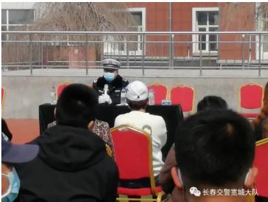 長春寬城交警聯合教育局開展校車安全集中檢查工作