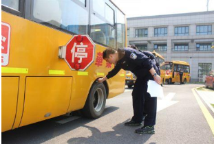 常德交警柳葉湖大隊(duì)：開(kāi)展校車(chē)安全隱患大排查行動(dòng)