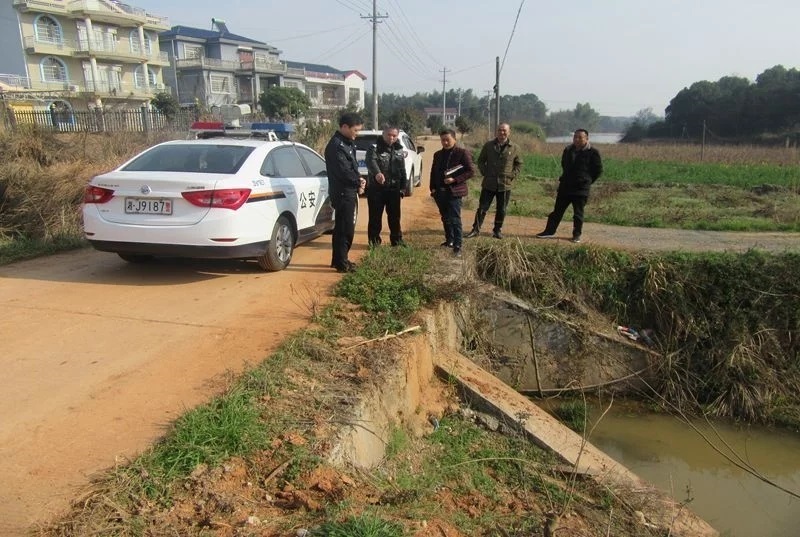 常德柳葉湖交警:深入農村開展校車線路隱患排查