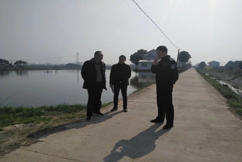 常德柳葉湖交警:深入農村開展校車線路隱患排查