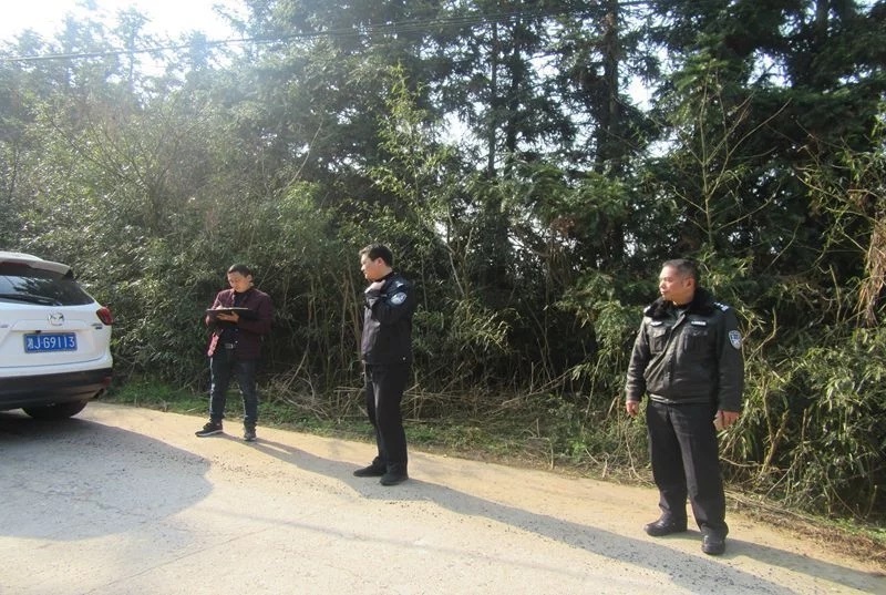 常德柳葉湖交警:深入農村開展校車線路隱患排查