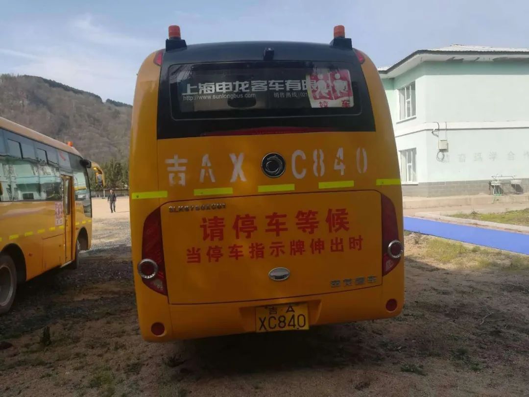 吉林：開學(xué)季 長白交警開展校車大“體檢”活動