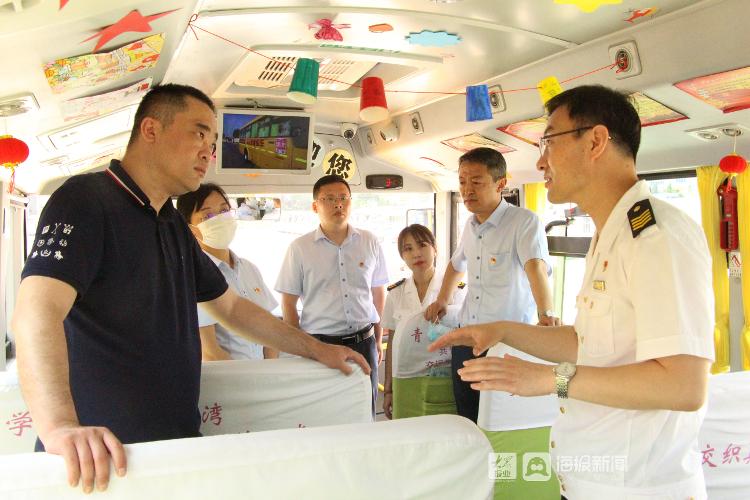 青島：交運校車聯合青島能源華潤燃氣 開展燃氣知識進校車活動