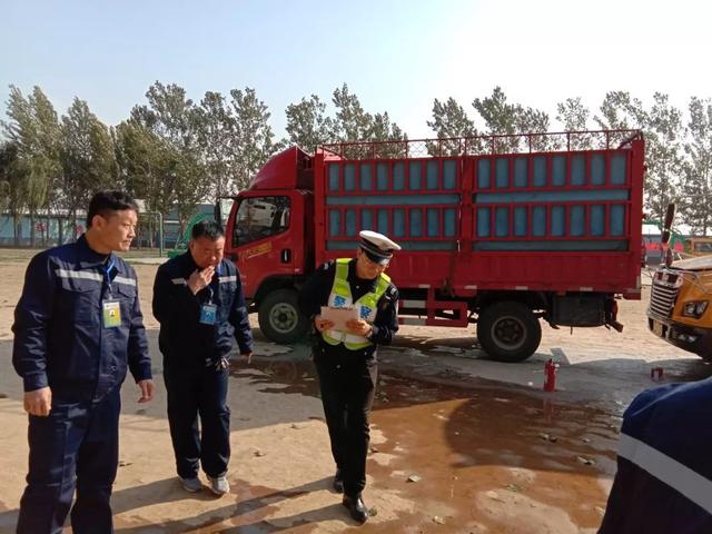 徐水區教育和體育局舉行校車突發事件應急演練，為乘車師生安全保駕護航