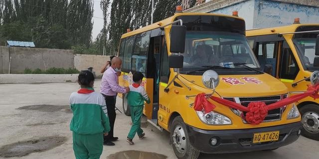 賀！ 新疆維吾爾自治區(qū)依其拜勒提村孩子喜提校車