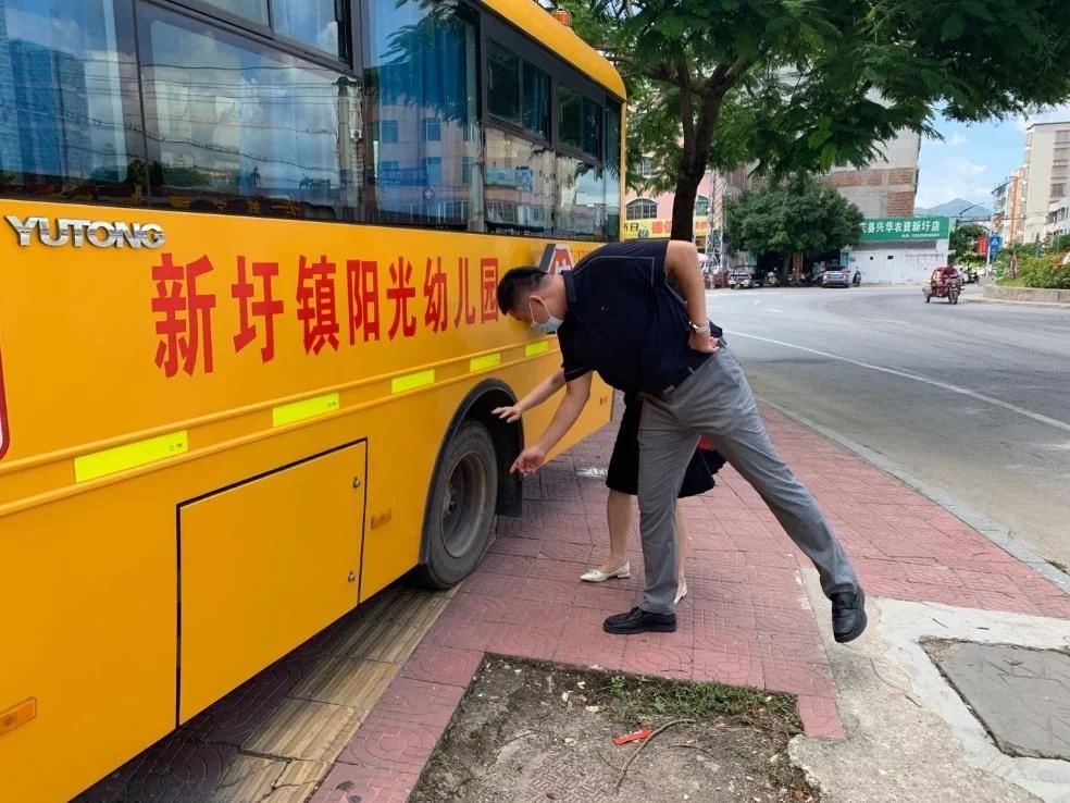 校車安不安全？查！