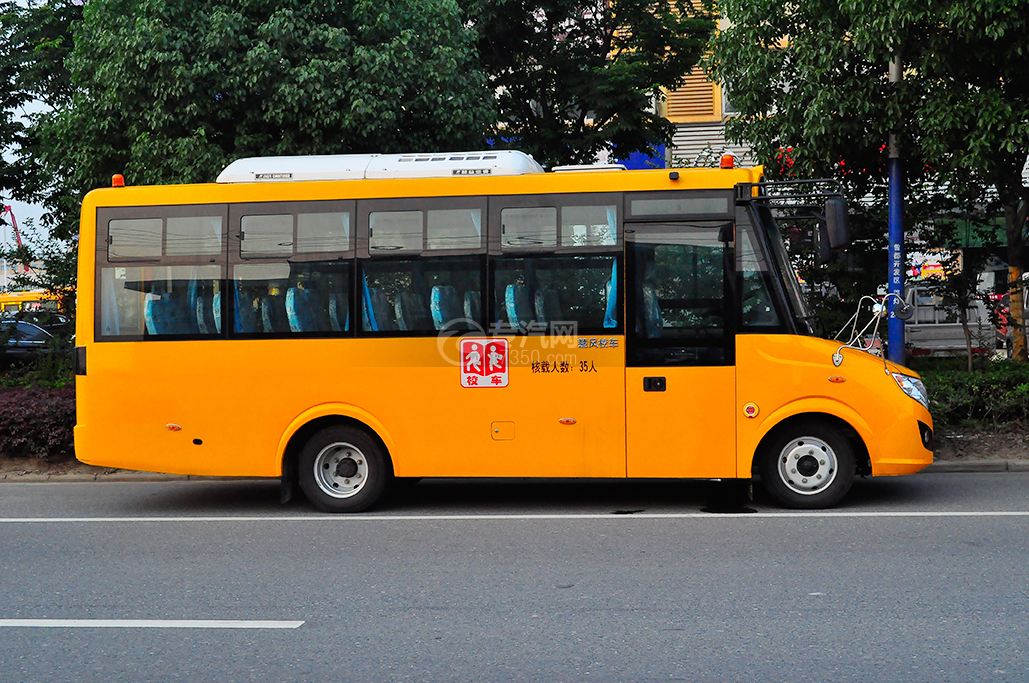 校車雨天試跑為中考生加油