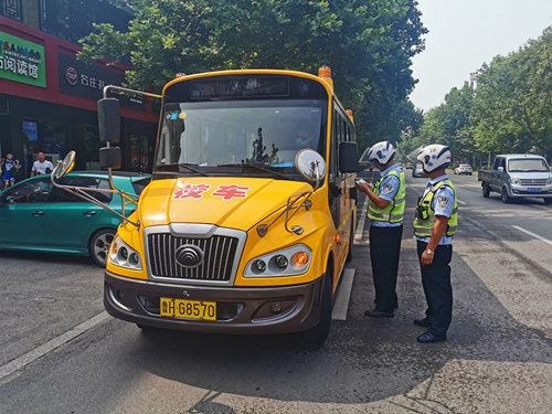 濟寧鄒城交警：“把”好校車安全關 筑牢安全防線