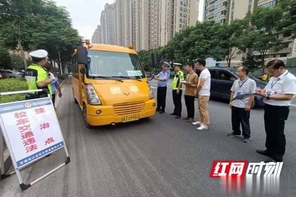 武陵區(qū)多部門聯(lián)合執(zhí)法檢查 構(gòu)建校車安全監(jiān)管長效機(jī)制