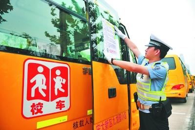 吉林四平交警查獲一輛“黑校車”