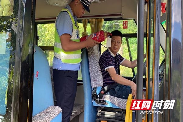 臨武：高高興興上學去 平平安安回家來