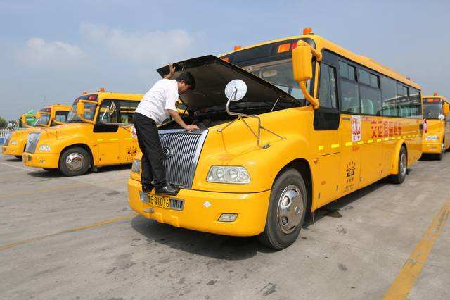 山東：準(zhǔn)備開學(xué)！諸城交警給校車駕駛員“加課”