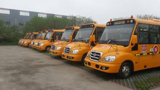 臨沂市蒙陰交警為90輛“校車”進(jìn)行“體檢”迎接“開學(xué)季”