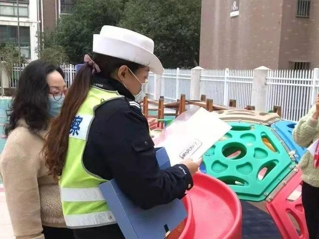 知危險 會避險｜交警走進幼兒園開展校車安全大檢查 筑牢安全防線