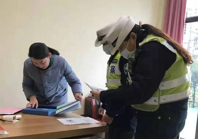 知危險 會避險｜交警走進幼兒園開展校車安全大檢查 筑牢安全防線