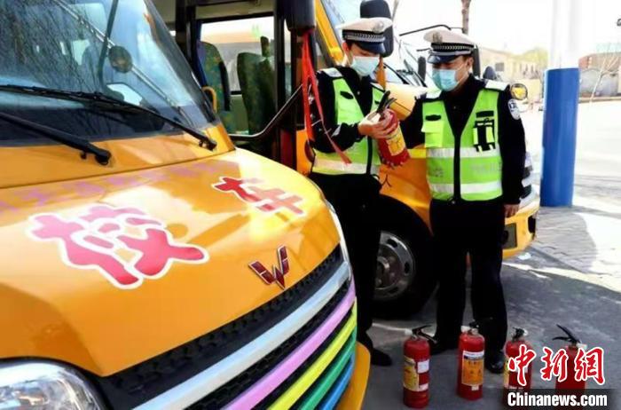 河北開(kāi)展接送學(xué)生車輛交通安全大檢查